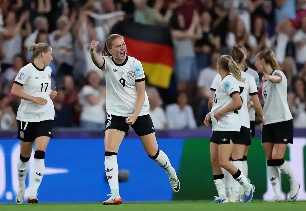 德国女足在比赛中领先对手取得胜利 德国女足在比赛中领先对手取得胜利