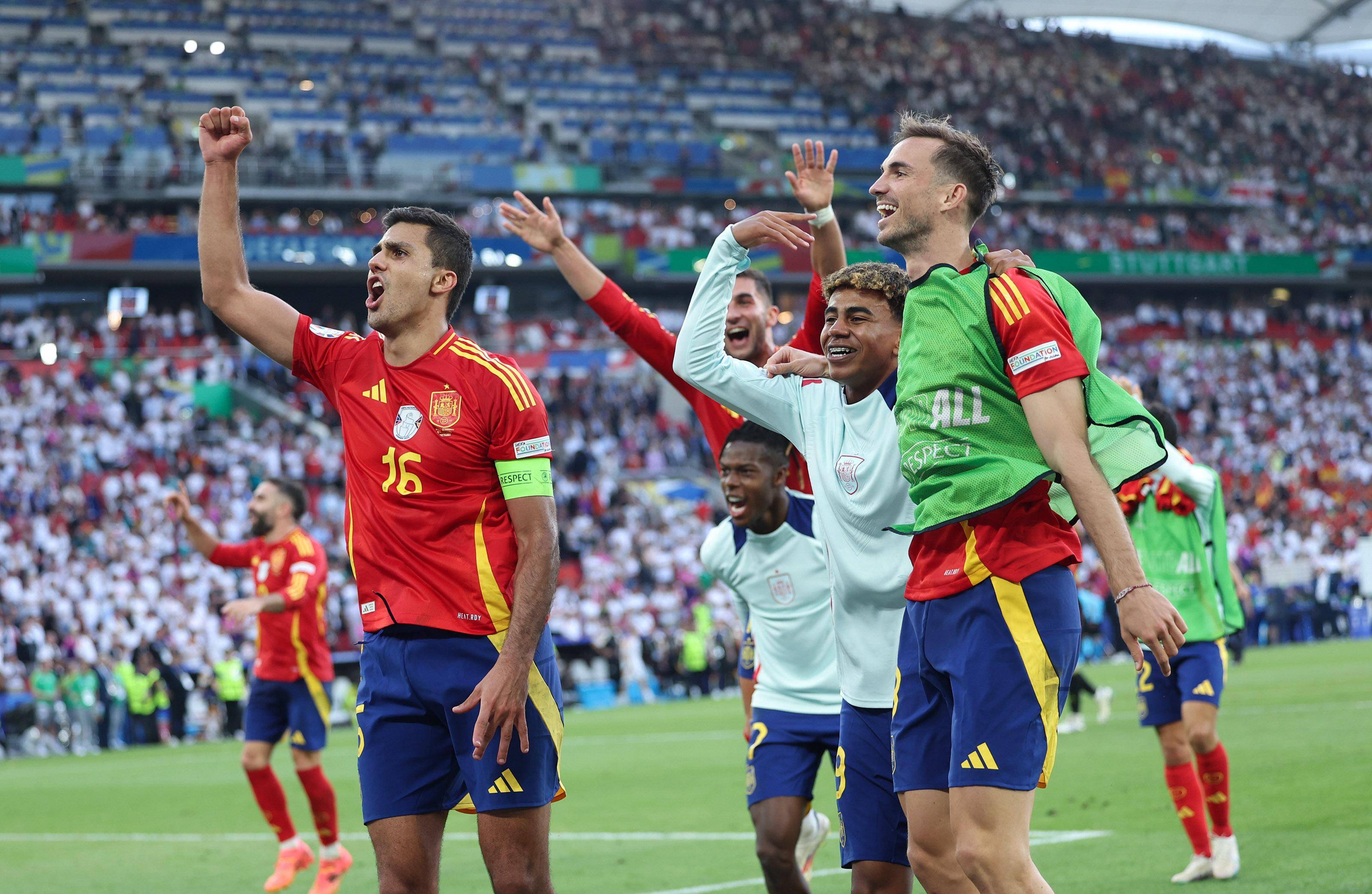 西班牙国家队迎战希腊,备战欧洲杯 西班牙国家队迎战希腊,备战欧洲杯