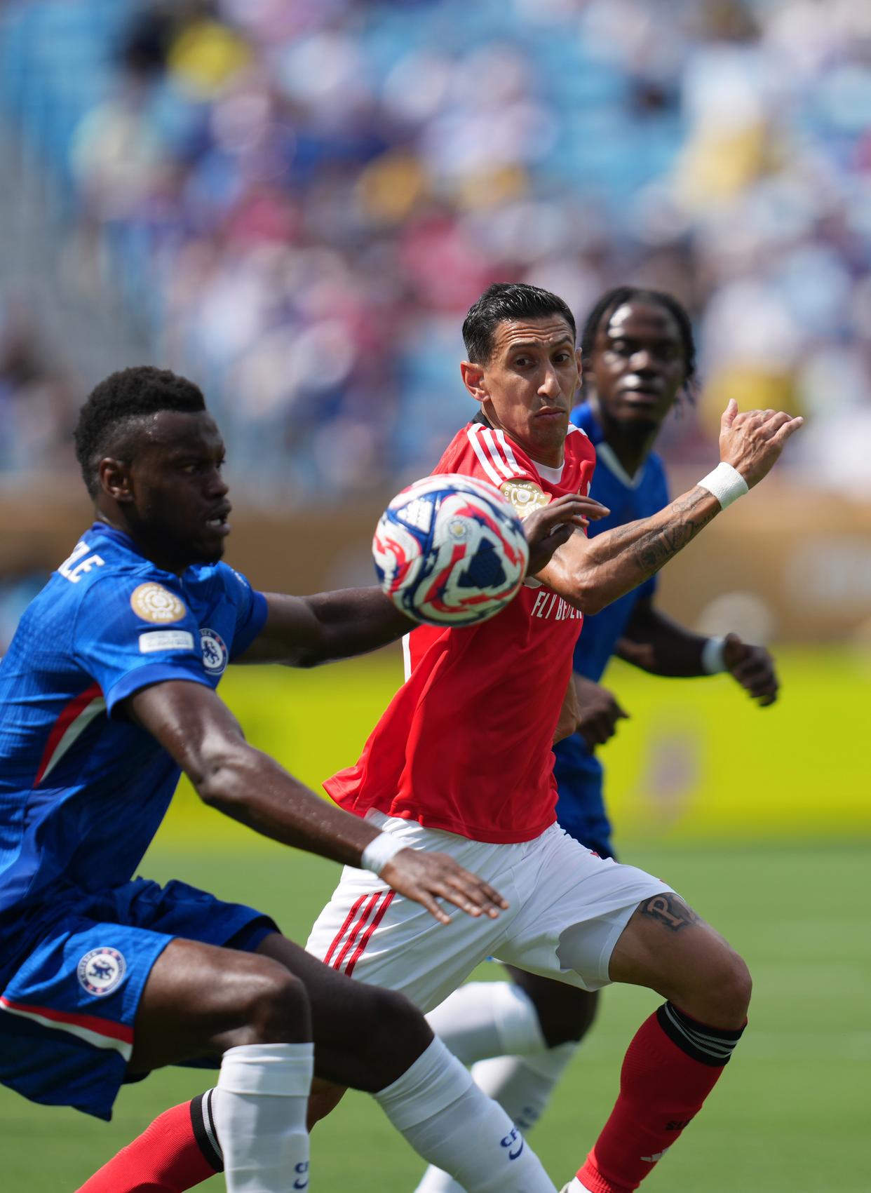 切尔西客场逆转成功晋级，压哨进球