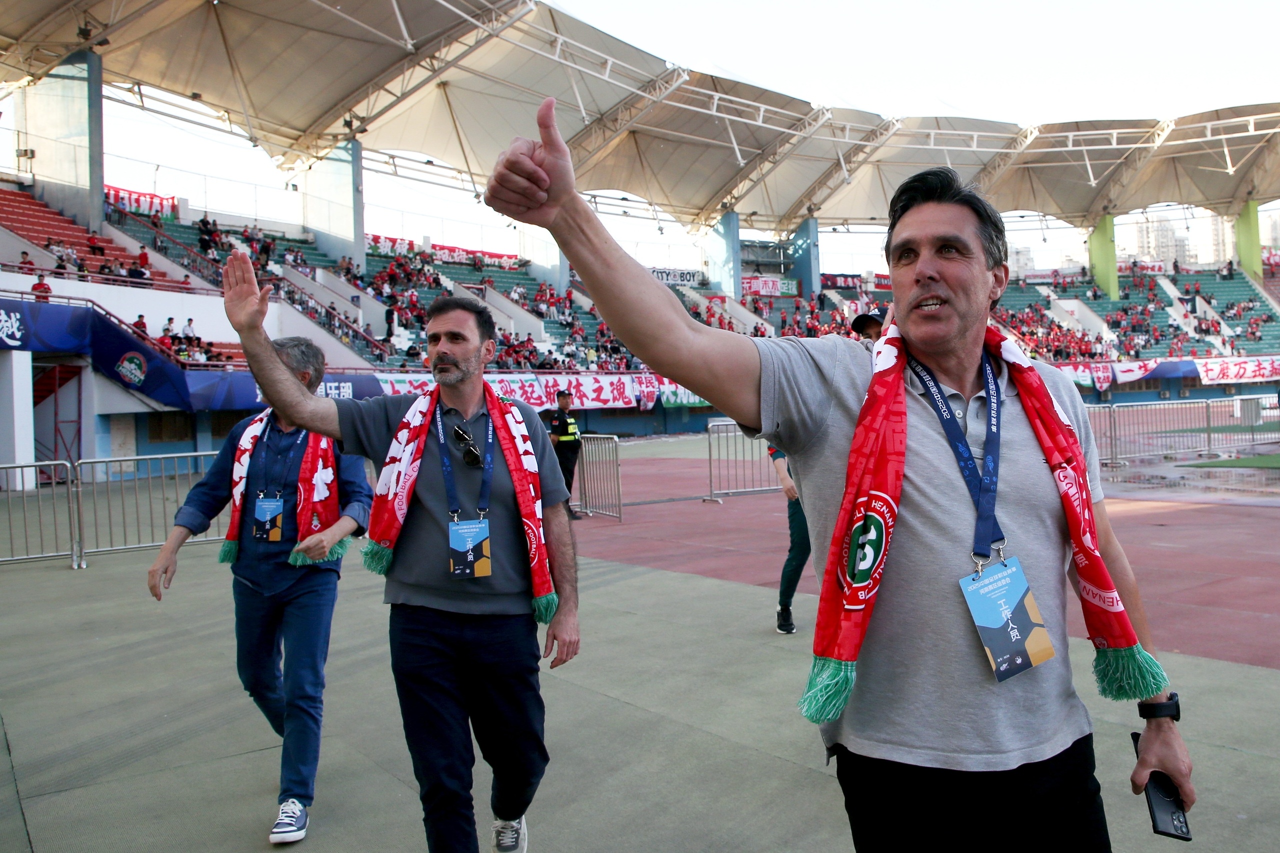 关于球队换帅频繁，队内氛围是否受影响？的信息