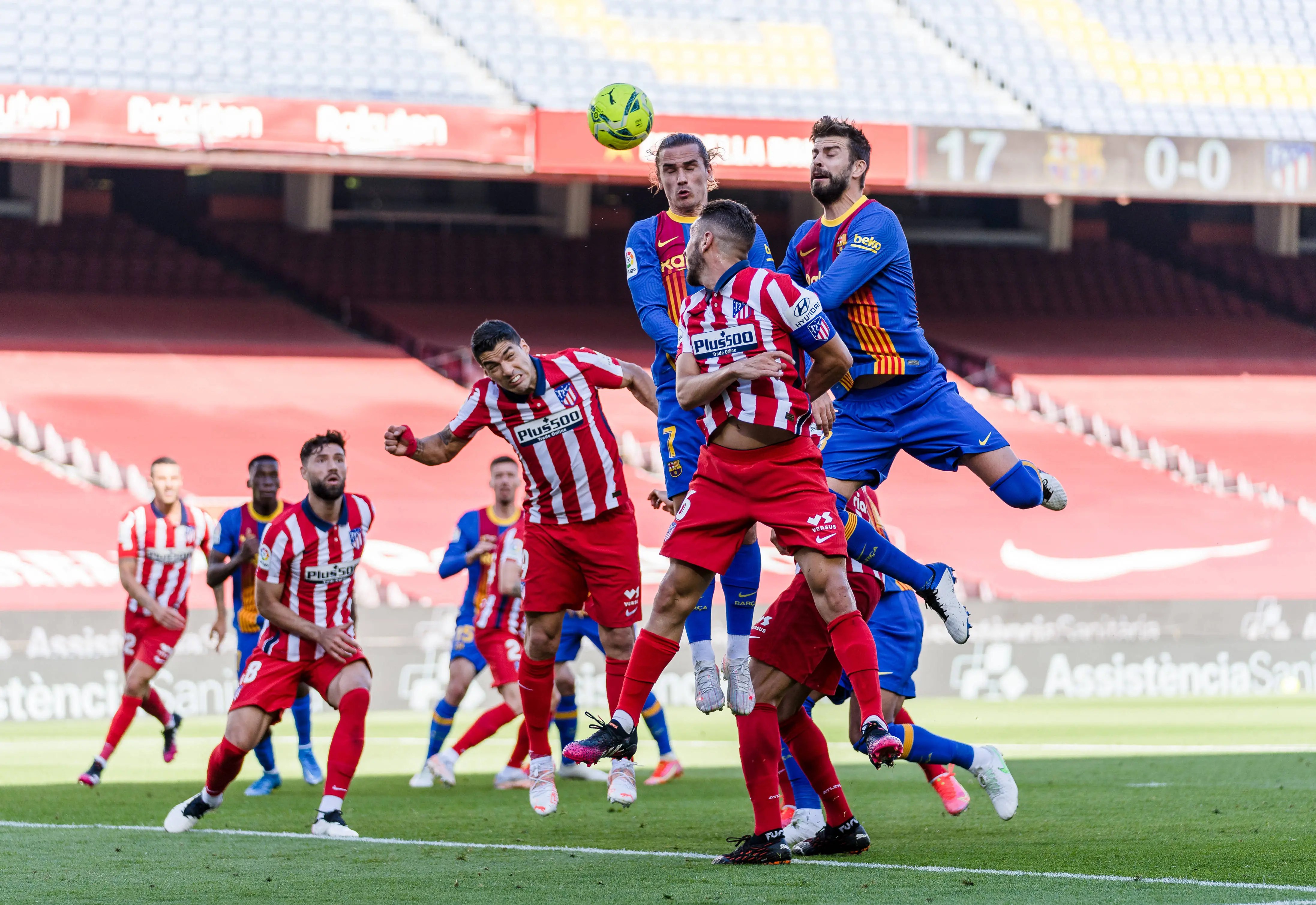 包含华丽足球盛宴惊艳亮相，球队实力对决的词条