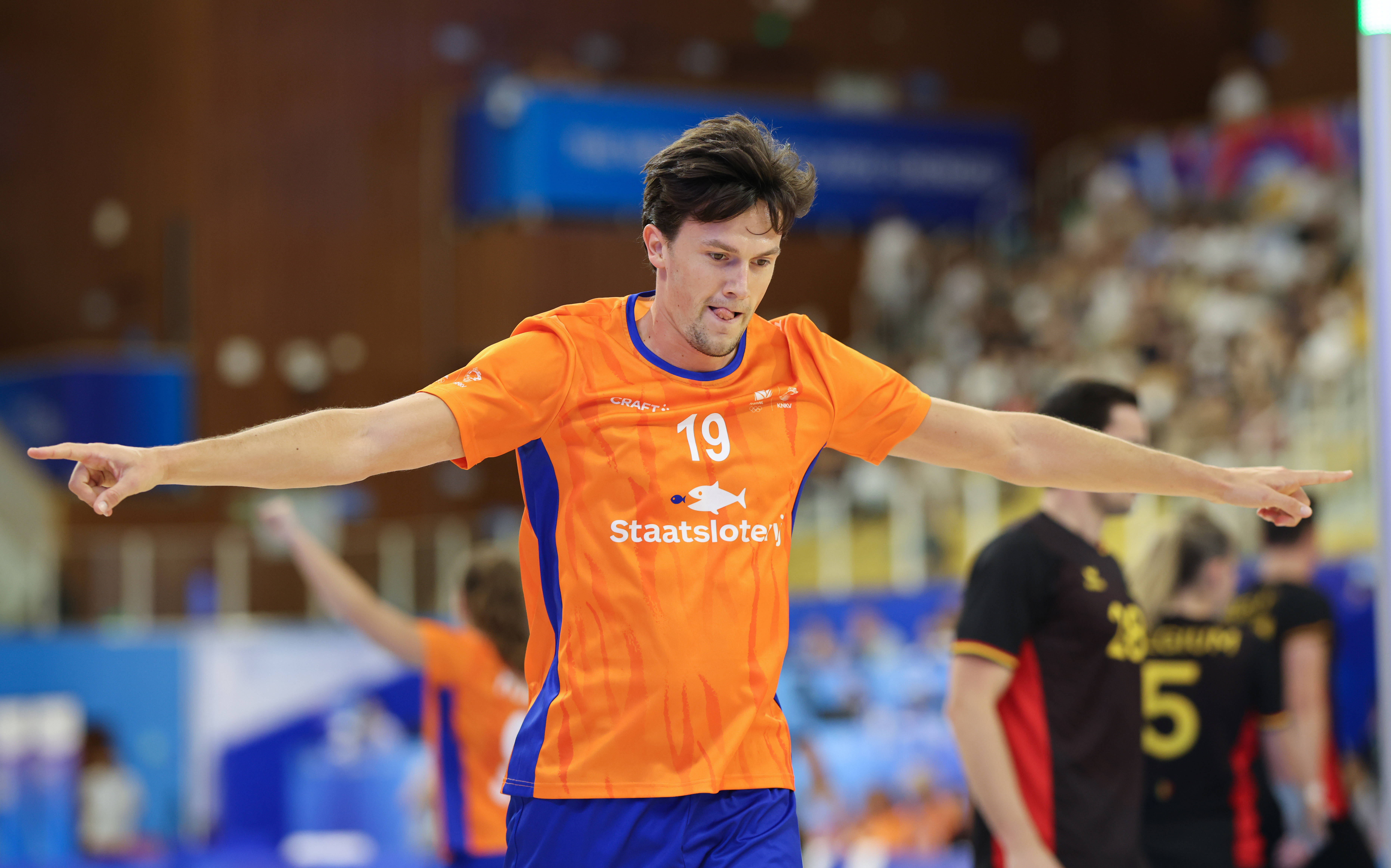 包含荷兰击败世界冠军，夺得男子曲棍球铜牌的词条