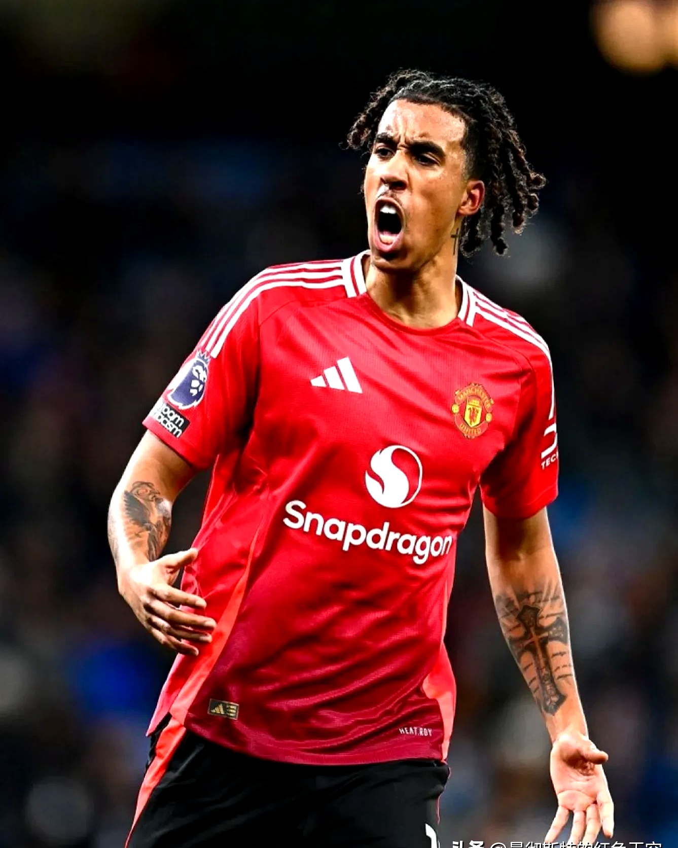 关于利物浦主场击败曼联，坐拥榜首宝座安稳的信息