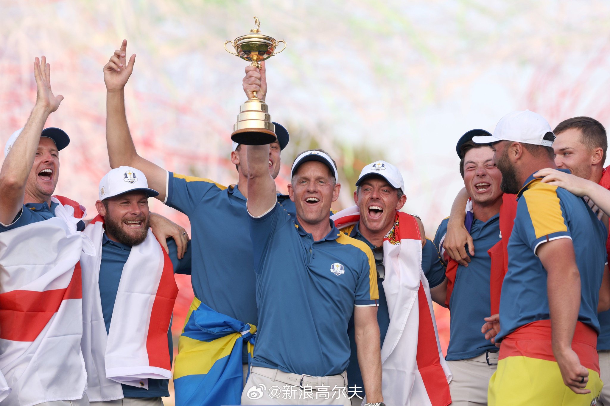 包含欧洲国家锦标赛赛场上的气氛轻松愉快的词条