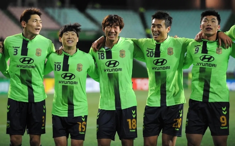 关于队员个个发挥出色，球队战绩水涨船高的信息