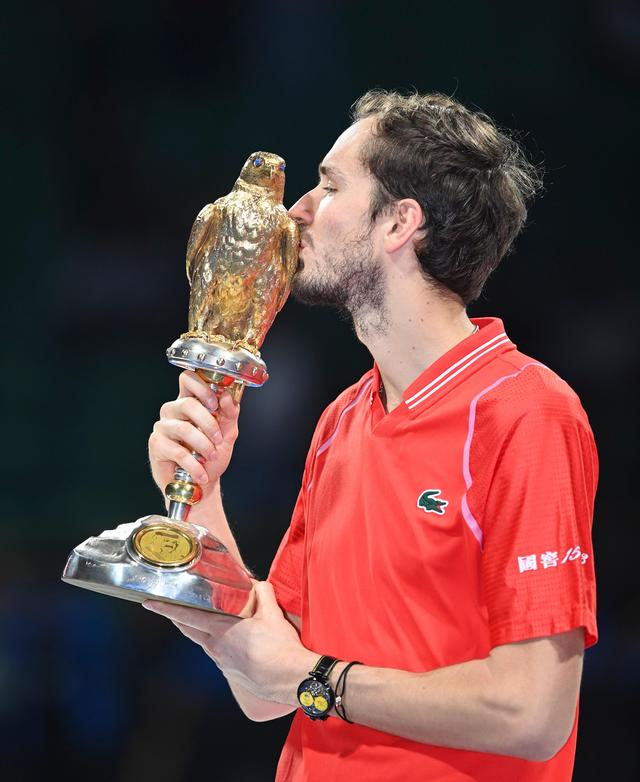 ATP总决赛逆转澳网，梅德韦杰夫带队取胜