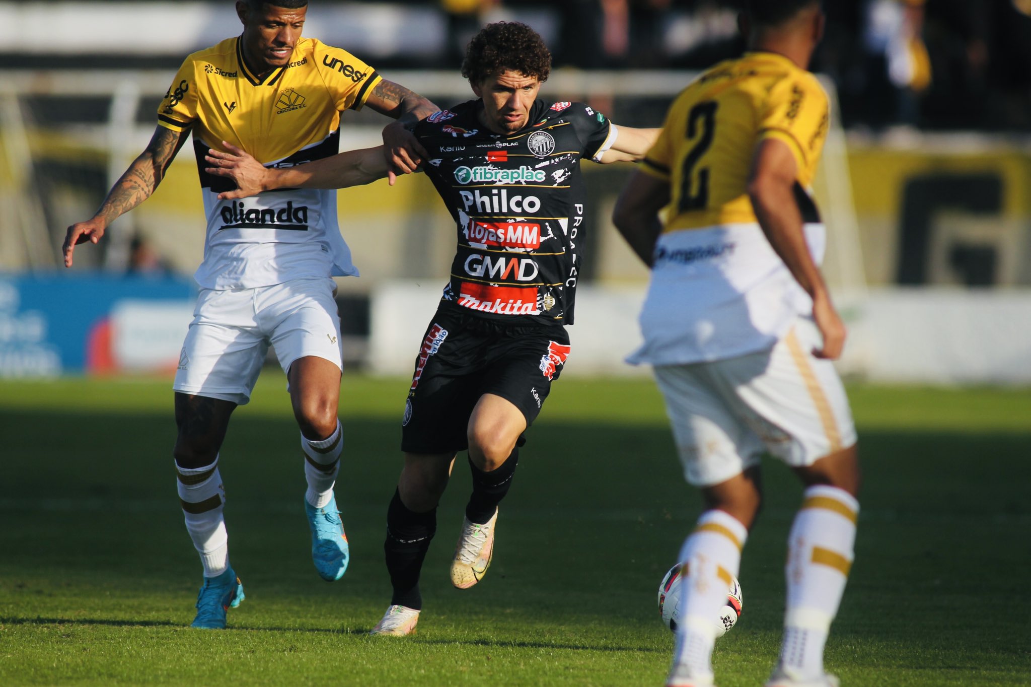 智利横扫法国，法比尼奥带队取胜