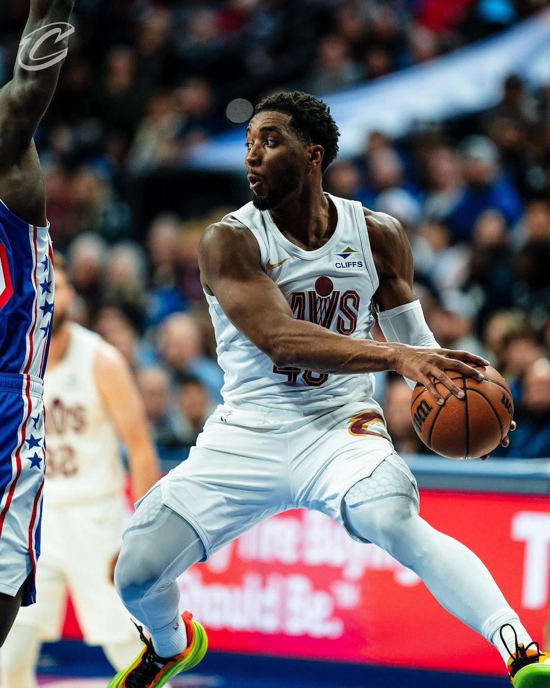 独行侠力克雄鹿，米切尔关键制胜