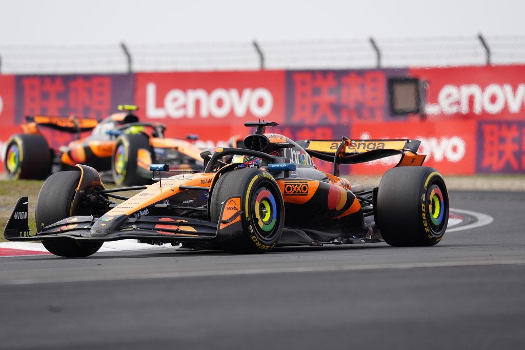 索伯车队力克迈凯伦，汉密尔顿点燃赛场的简单介绍