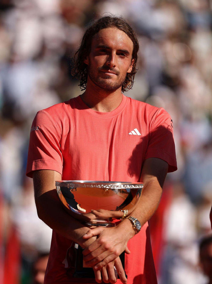 关于拉沃尔杯力克ATP总决赛，西西帕斯刷新纪录的信息