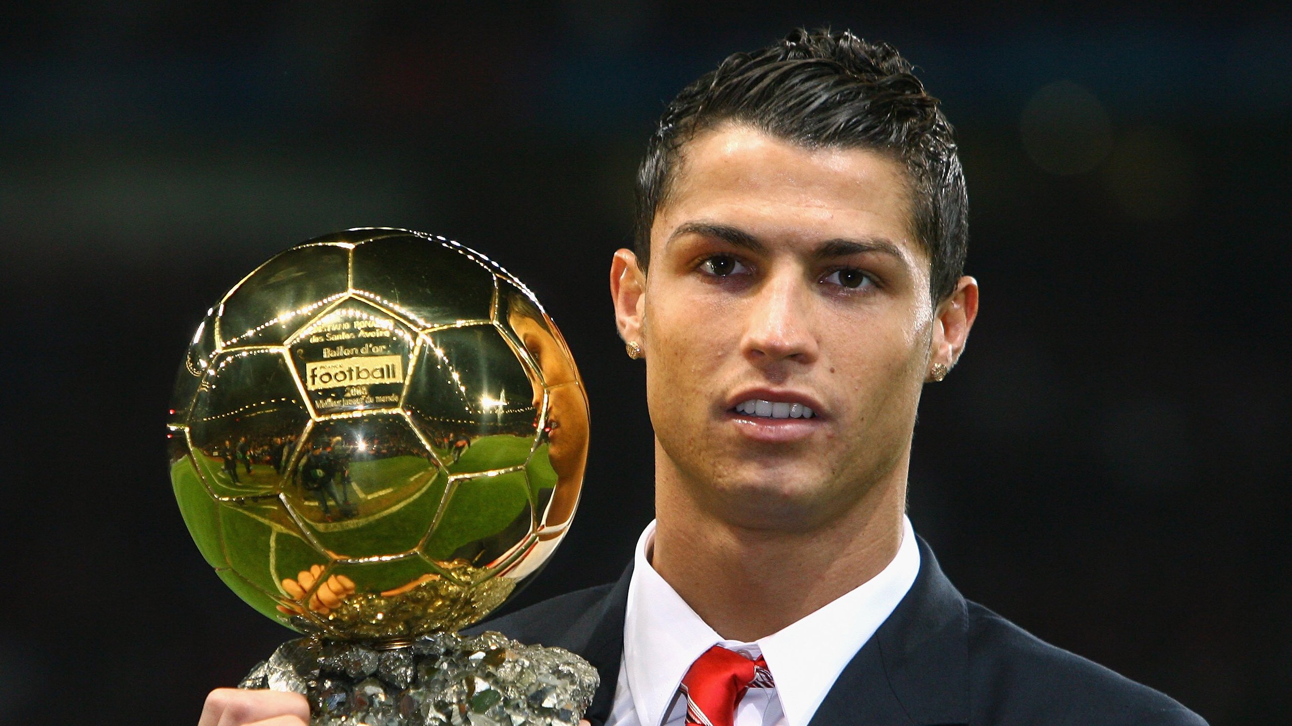 九游娱乐-苏亚雷斯欧冠之夜，佛罗伦萨鏖战，西班牙关键战役的突围与主宰